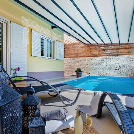 Luxury Villa Lelu With Heated Saltwater Pool, Parking, High Speed Internet, Bbq, Žrnovnica Extérieur photo
